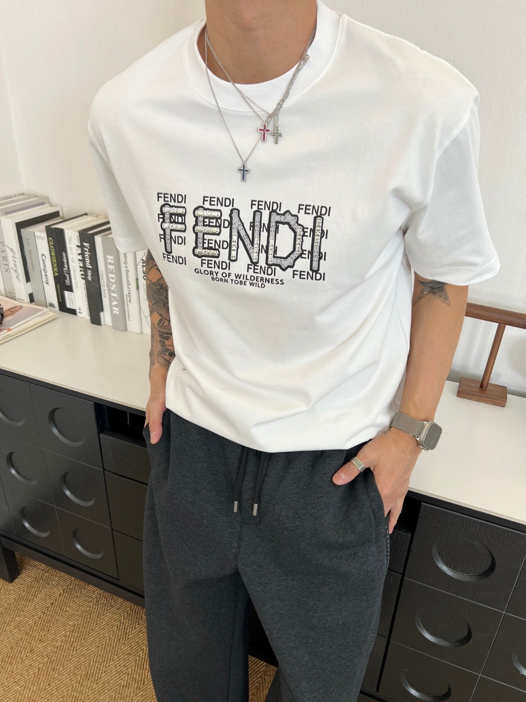 売上総額１位！ 2026 フェンディ 新作 半袖Tシャツ コピー  2色
