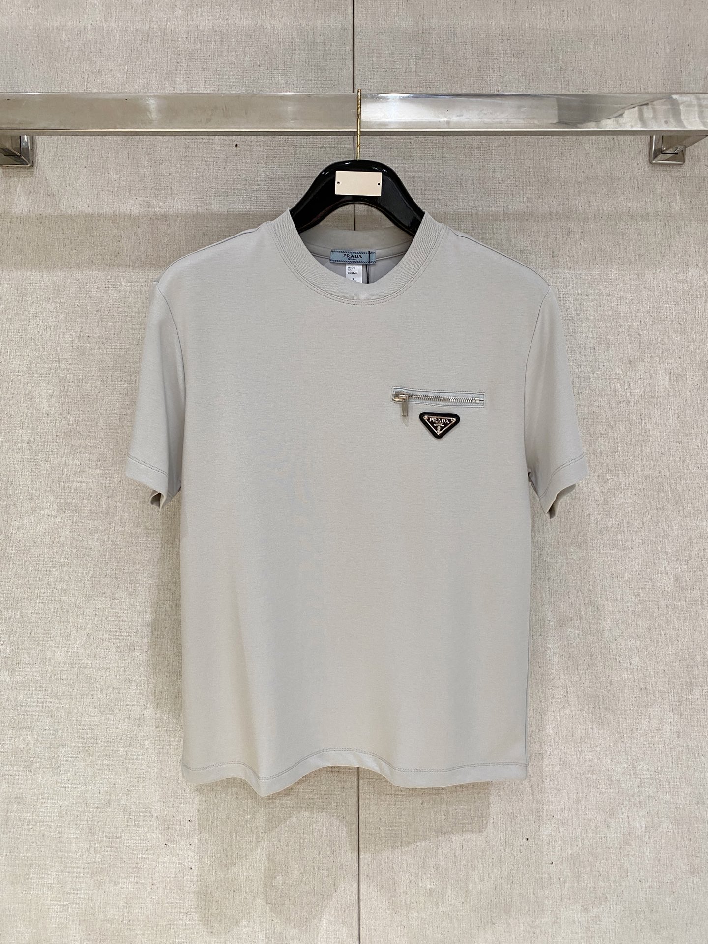 入手困難！2026 プラダ 新作 半袖Tシャツ 偽物