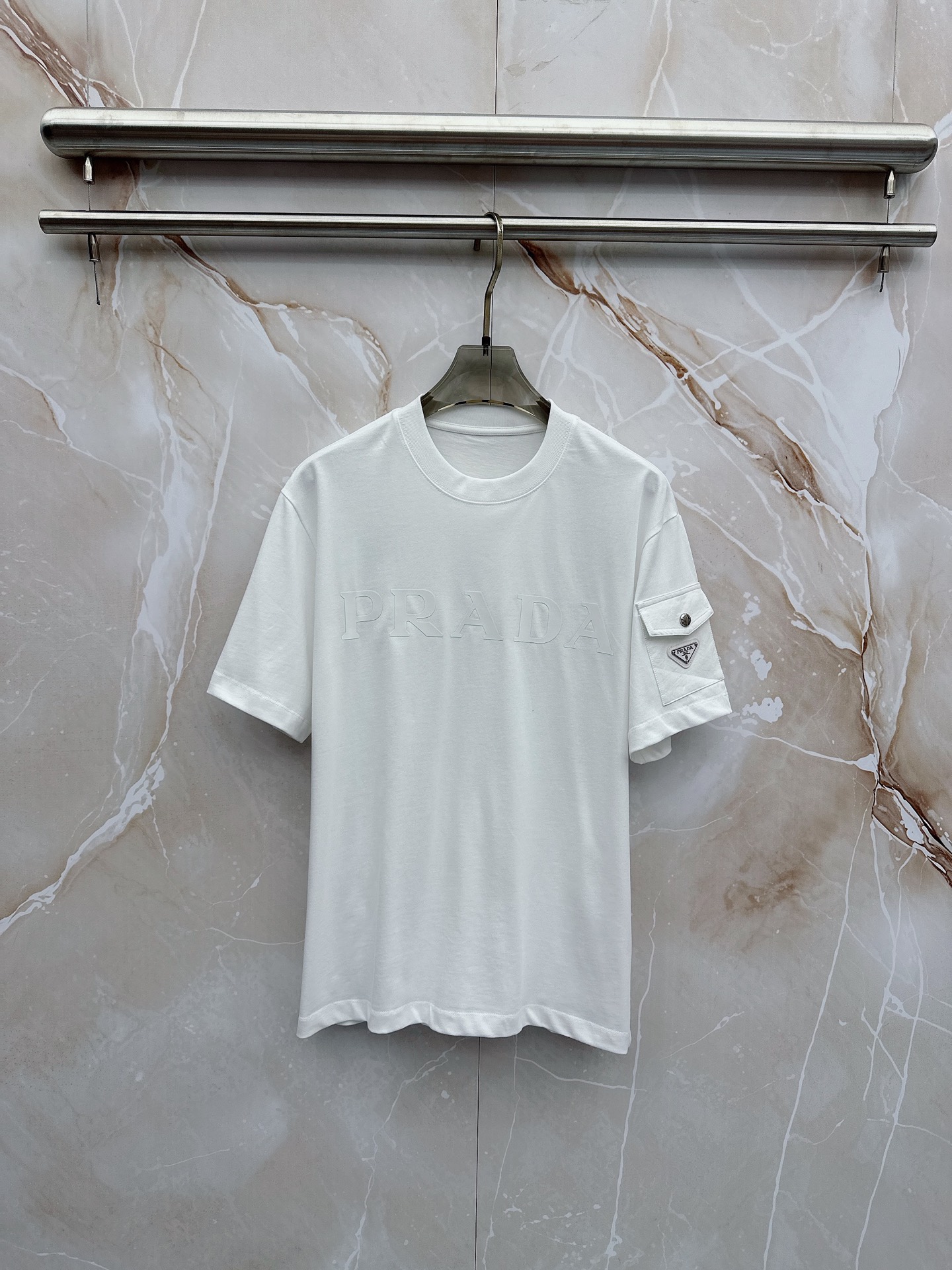 激安価格！2026 プラダ 新作 半袖Tシャツ コピー