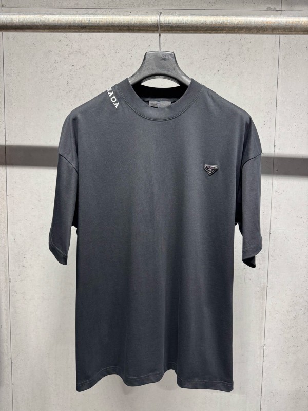 超希少！2026 プラダ 新作 半袖Tシャツ 偽物