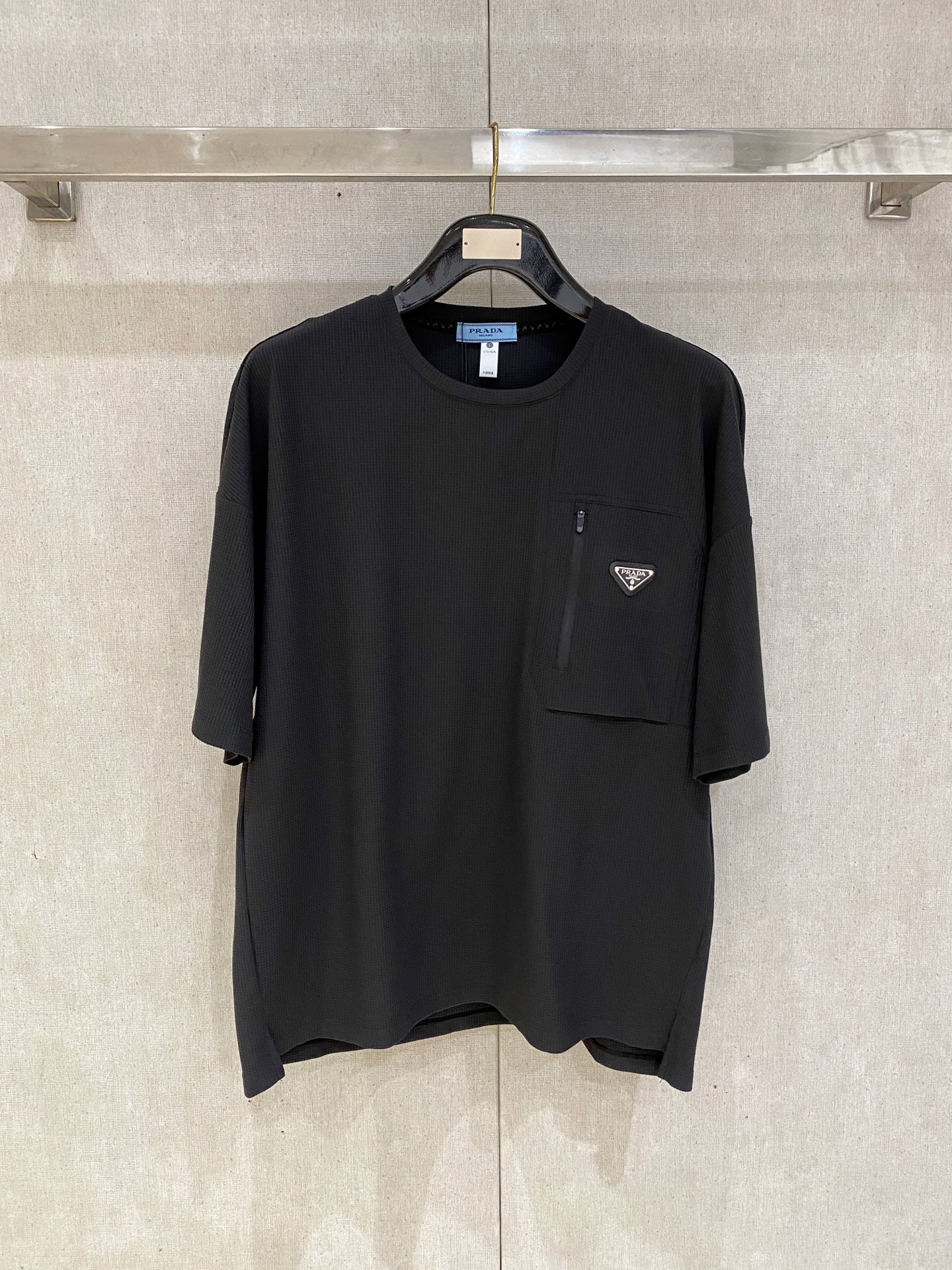 定番人気！2026 プラダ 新作 半袖Tシャツ 偽物