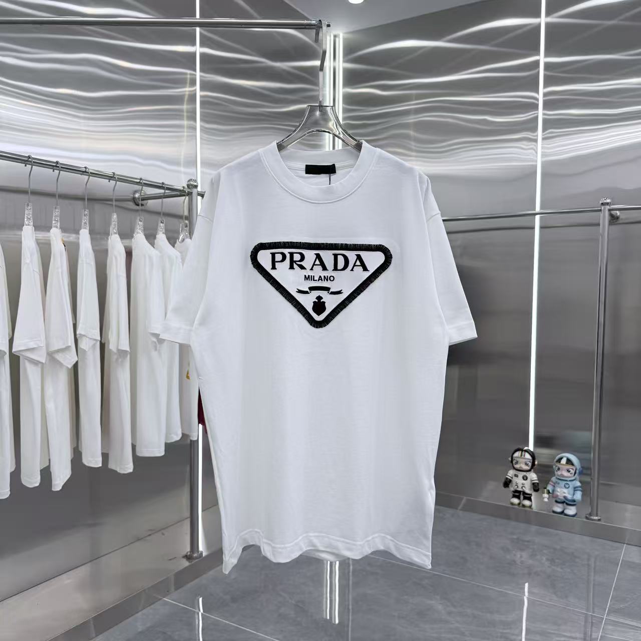 最安値挑戦 2026 プラダ 新作 半袖Tシャツ スーパーコピー