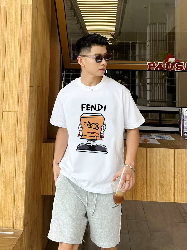 完売前に！ 2026 フェンディ 新作 半袖Tシャツ スーパーコピー