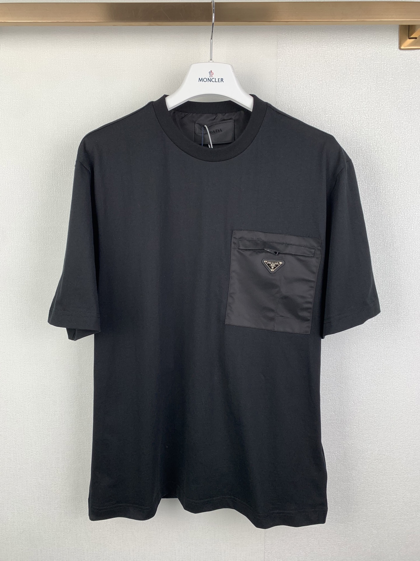 希少♪限定 2026 プラダ 新作 半袖Tシャツ コピー