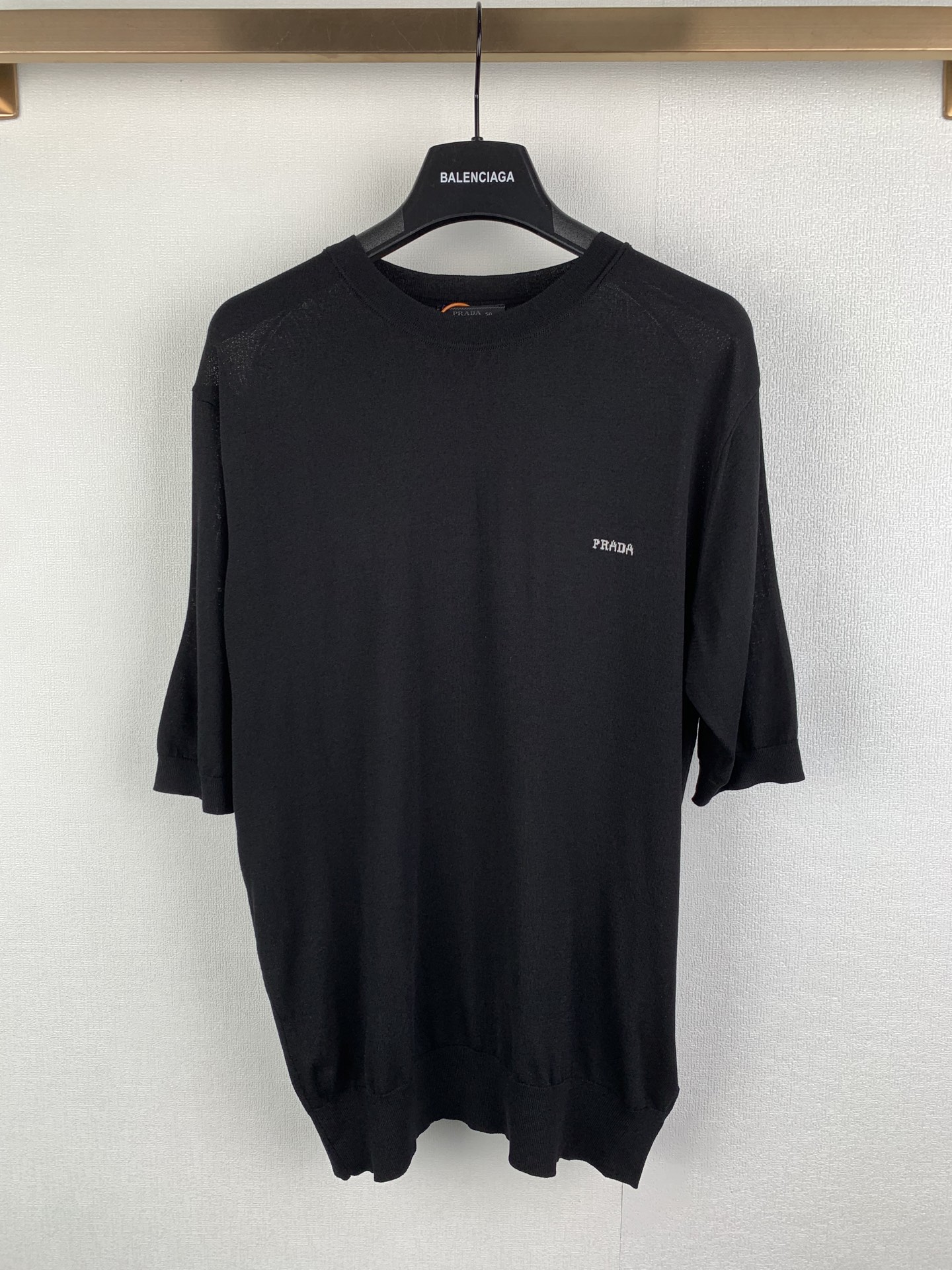 激安価格！2026 プラダ 新作 半袖Tシャツ 偽物