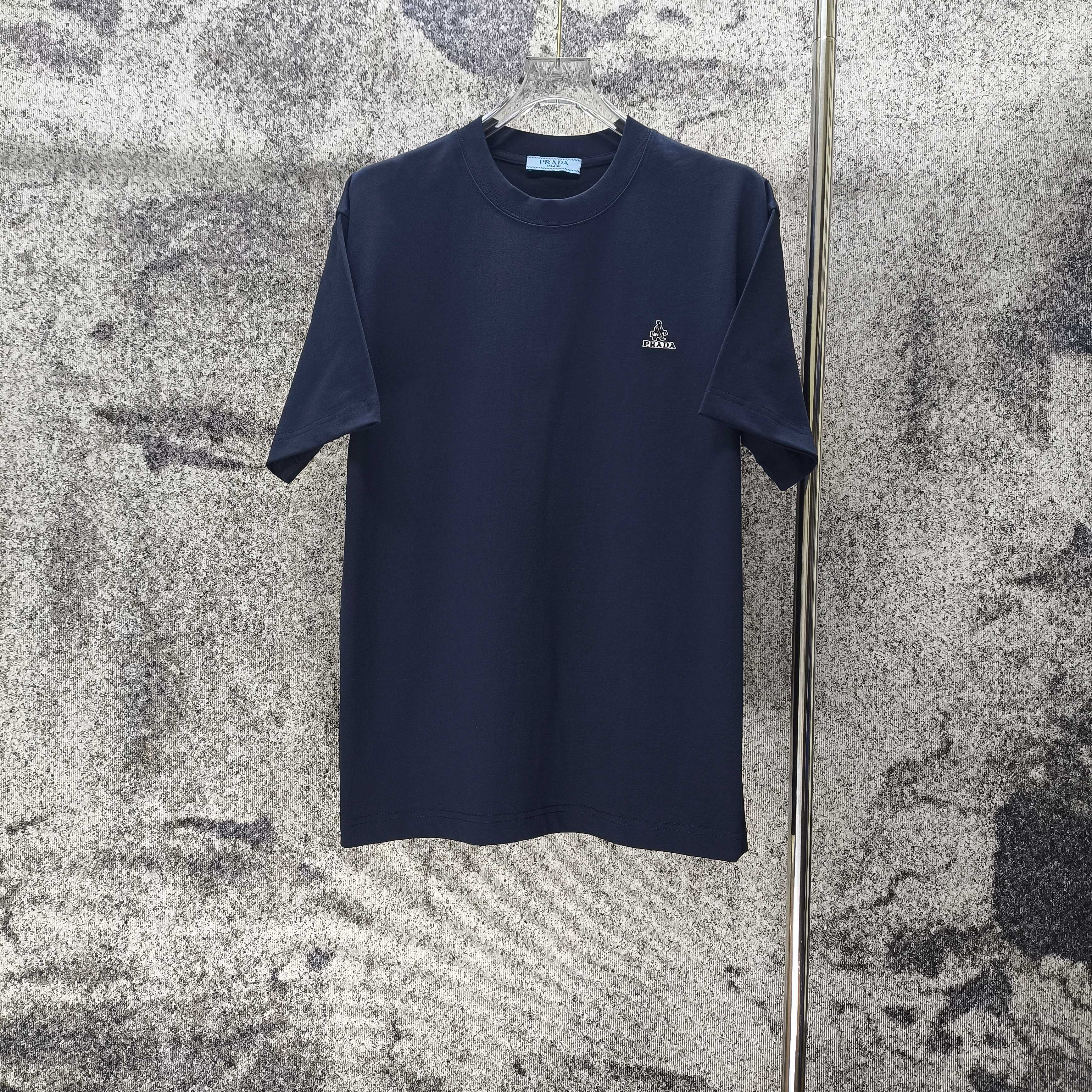 ★日本!!人気！2026 プラダ 新作 半袖Tシャツ コピー