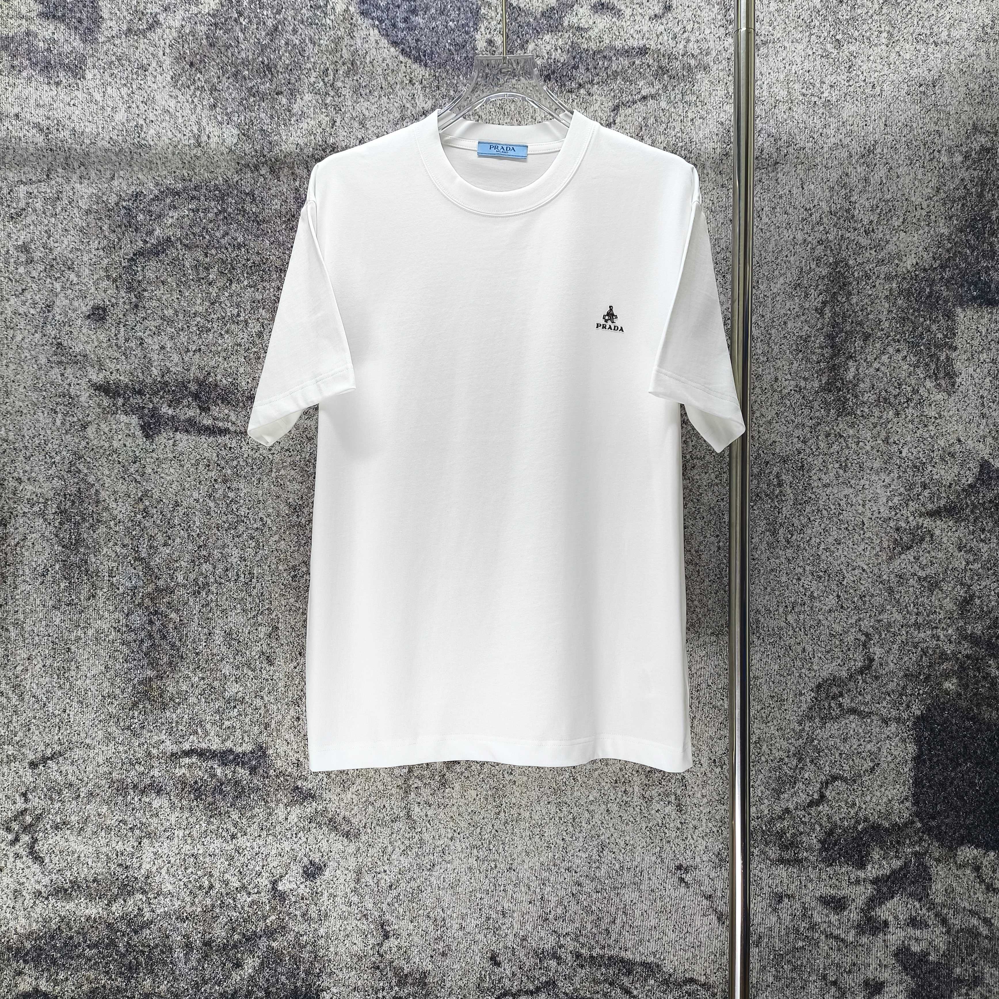 注目度抜群！2026 プラダ 新作 半袖Tシャツ 偽物