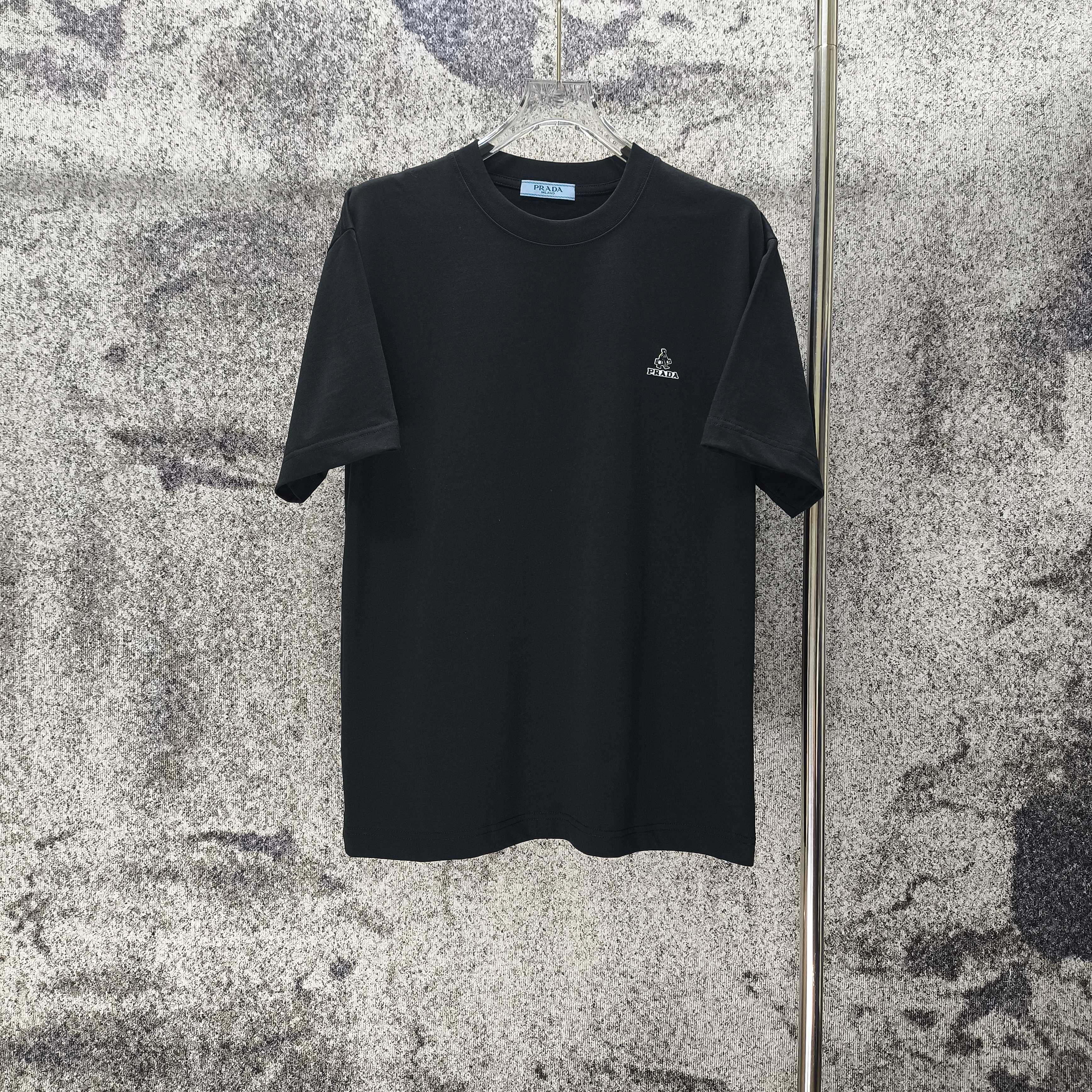 超希少！2026 プラダ 新作 半袖Tシャツ スーパーコピー