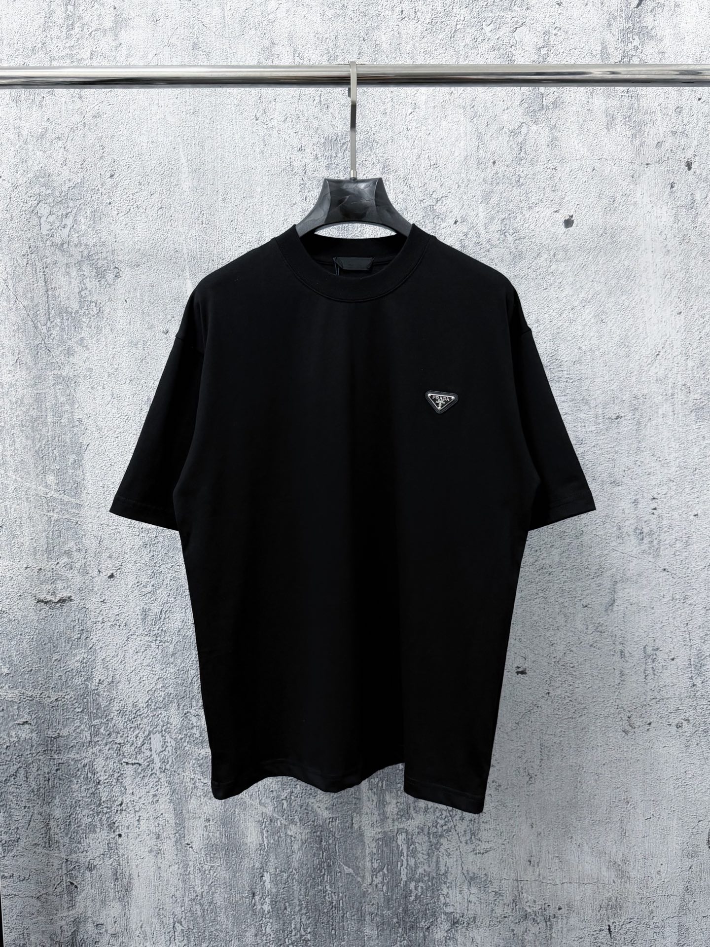 使い勝手良し 2026 プラダ 新作 半袖Tシャツ スーパーコピー