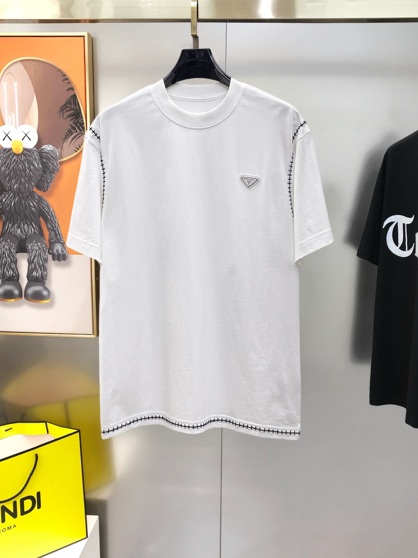 人気No1 2026 プラダ 新作 半袖Tシャツ スーパーコピー