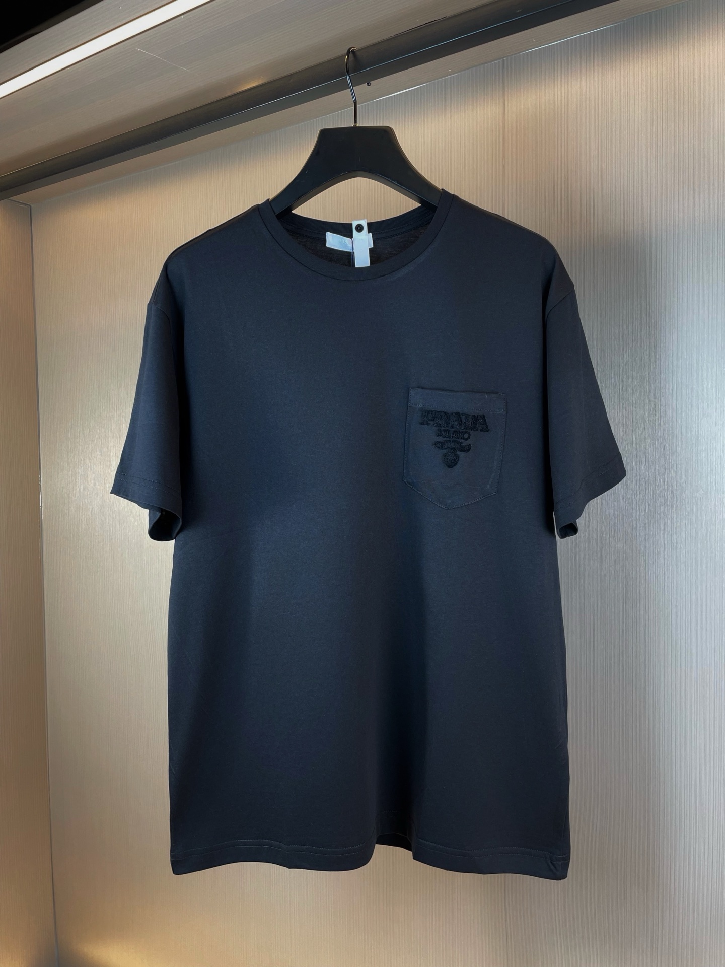 【即発】★ 2026 プラダ 新作 半袖Tシャツ コピー