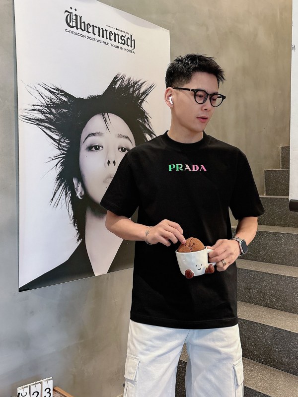 注目度抜群！2026 プラダ 新作 半袖Tシャツ 偽物
