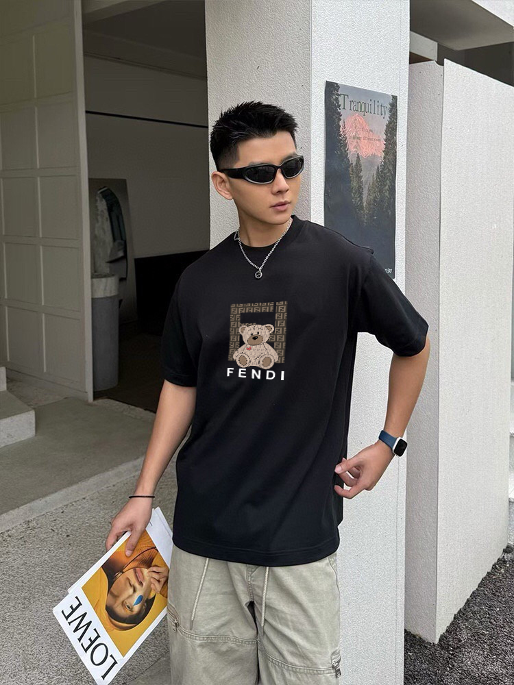 絶対欲しい！ 2026 フェンディ 新作 半袖Tシャツ コピー