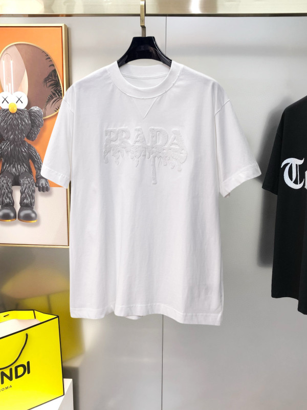 《人気★》2026 プラダ 新作 半袖Tシャツ 偽物