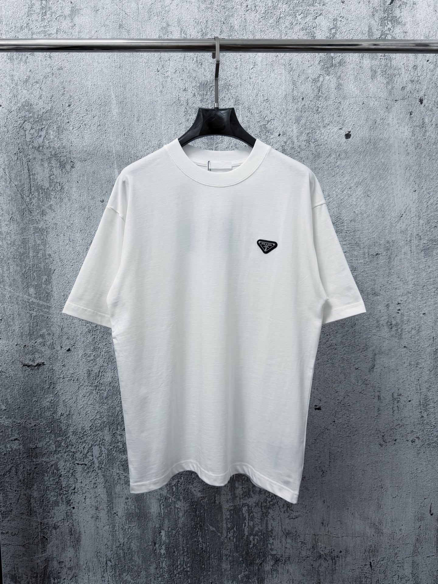 絶対欲しい！2026 プラダ 新作 半袖Tシャツ コピー