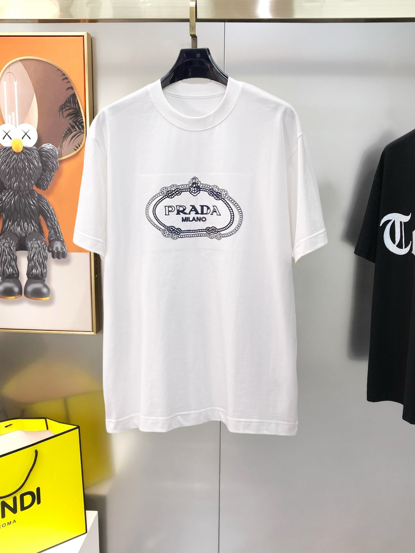 絶対欲しい！2026 プラダ 新作 半袖Tシャツ コピー
