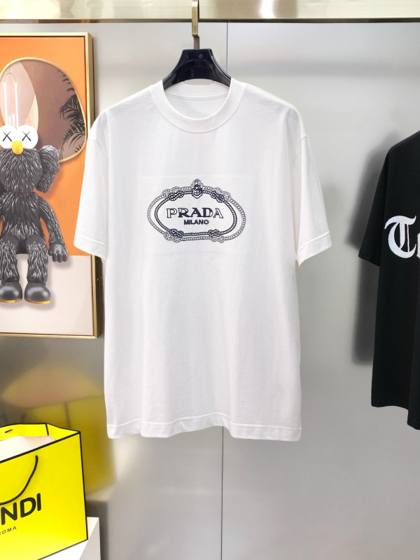絶対欲しい！2026 プラダ 新作 半袖Tシャツ コピー