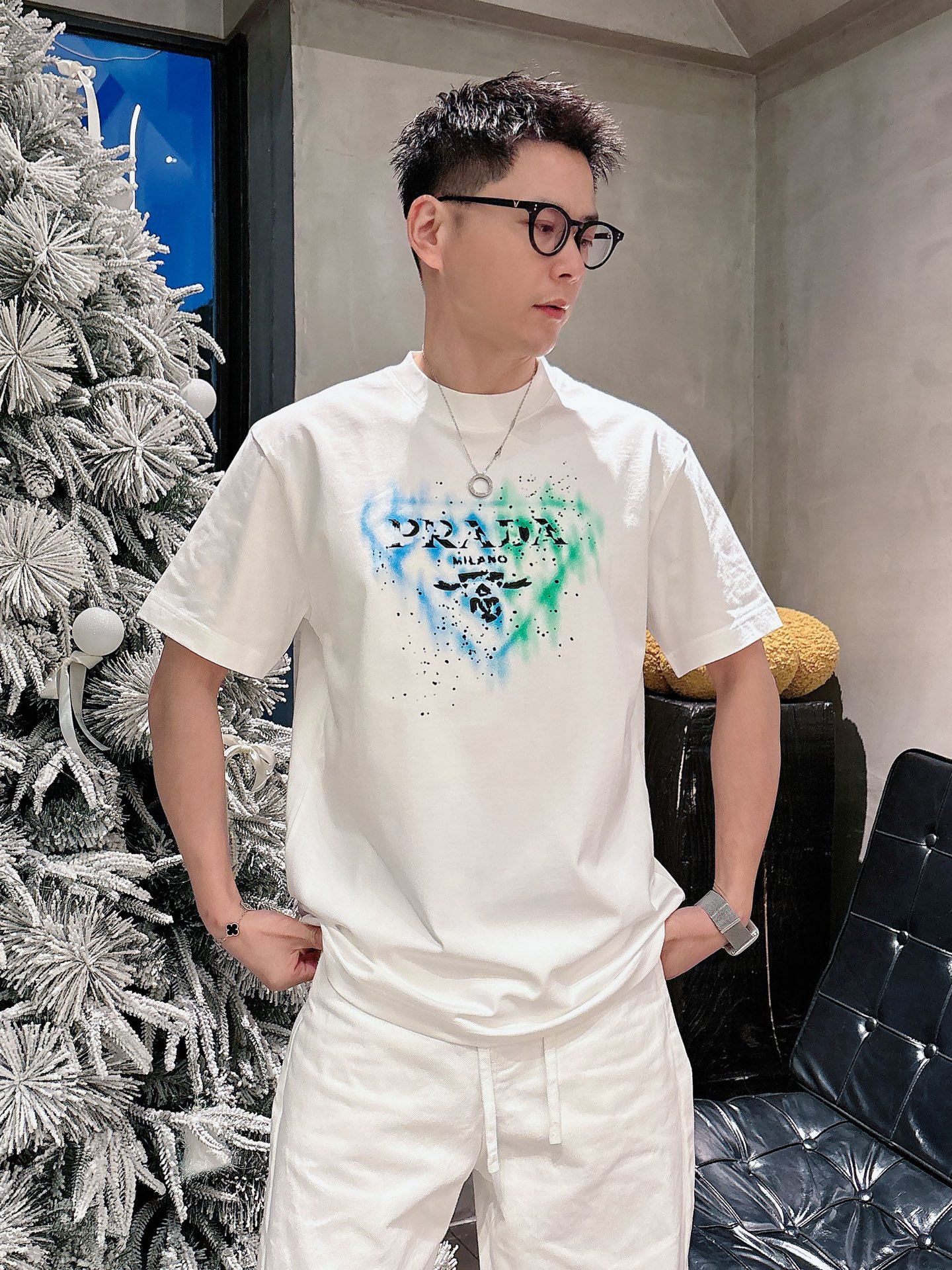 希少♪限定 2026 プラダ 新作 半袖Tシャツ 偽物