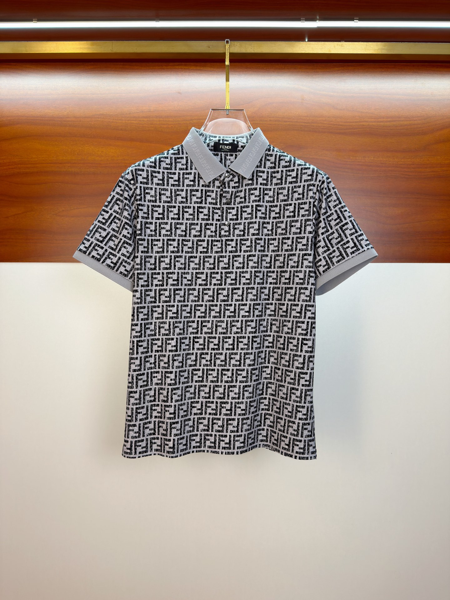 累積売上総額第１位！ 2026 フェンディ 新作 半袖Tシャツ スーパーコピー