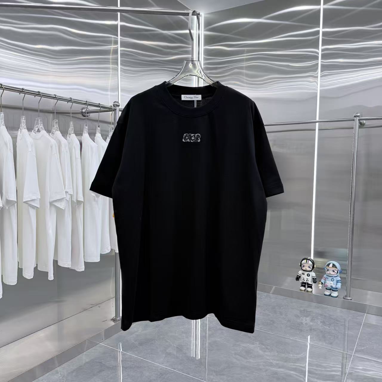 目を惹くカラー 2026 ディオール 新作 半袖Tシャツ スーパーコピー