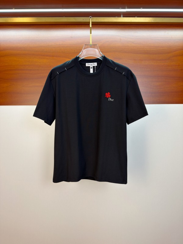 肌触り最高な 2026 ディオール 新作 半袖Tシャツ 偽物