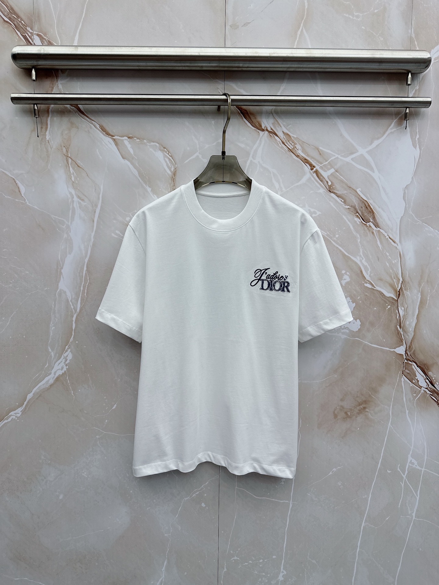 肌触り最高な 2026 ディオール 新作 半袖Tシャツ 偽物