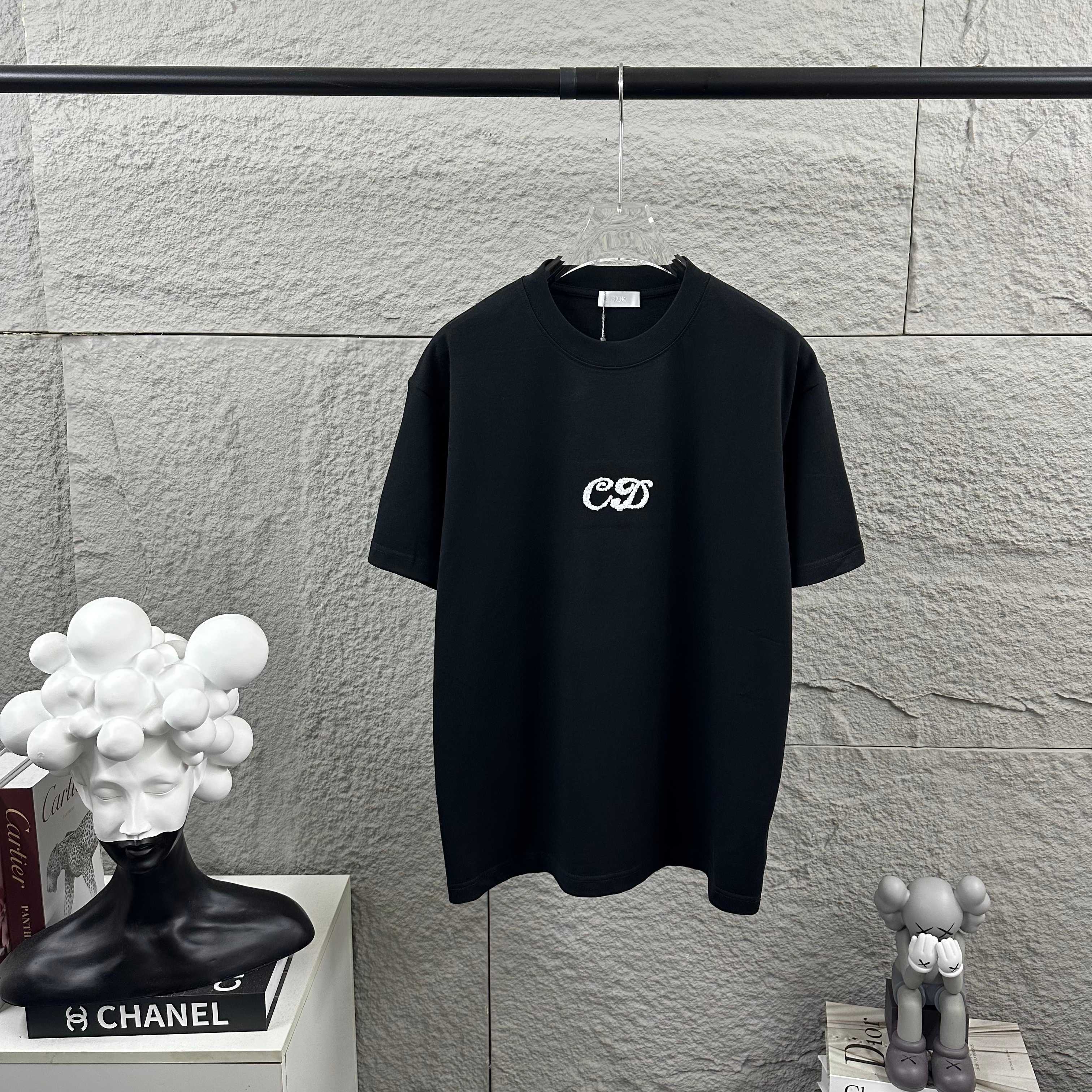 争奪戦 2026 ディオール 新作 半袖Tシャツ 偽物
