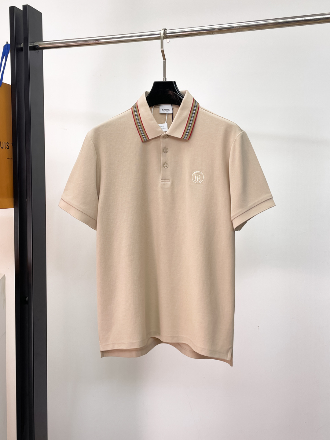 一目惚れ♪ 2026 バーバリー 新作 半袖Tシャツ 偽物