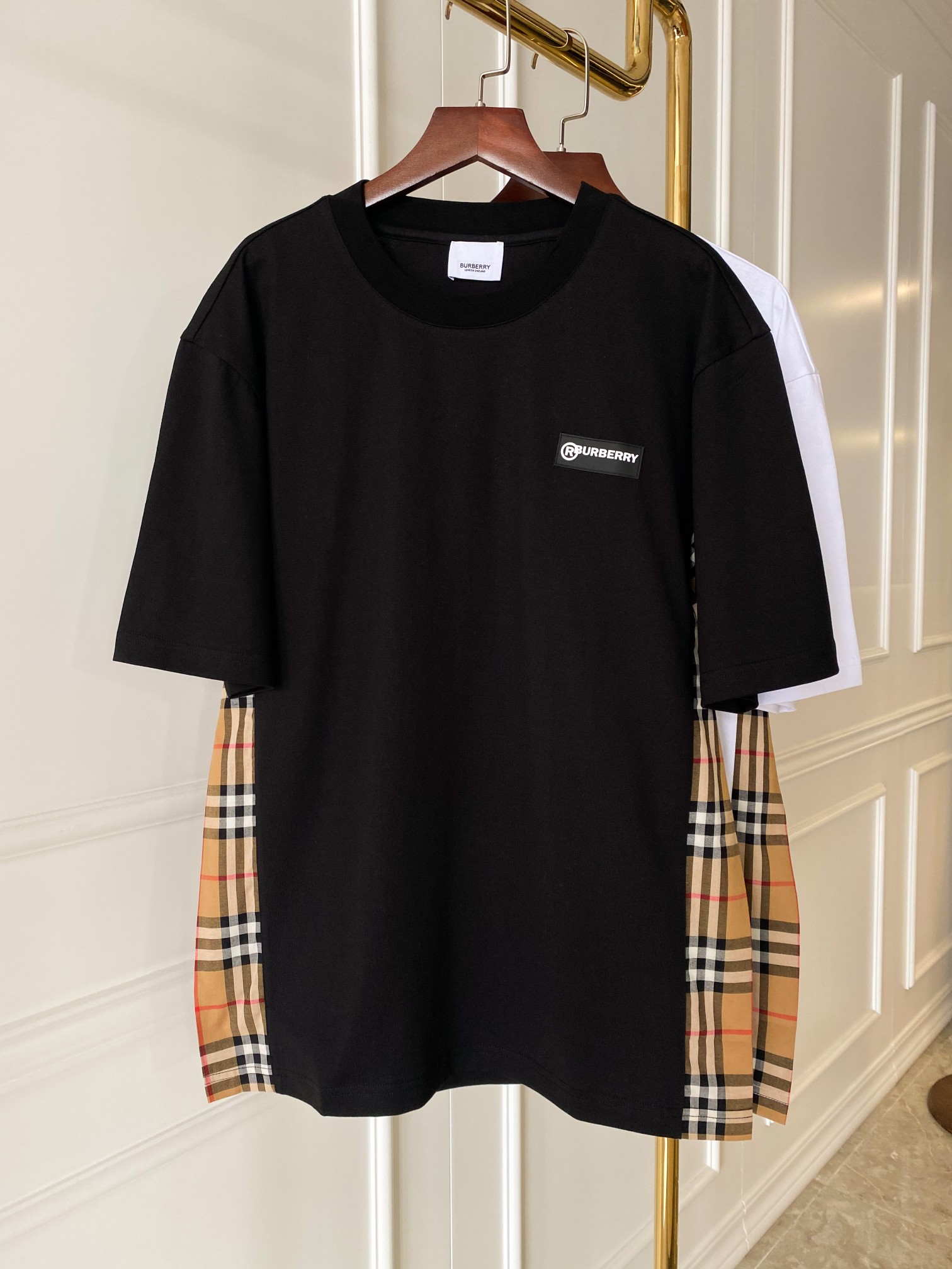 超希少！2026 バーバリー 新作 半袖Tシャツ スーパーコピー