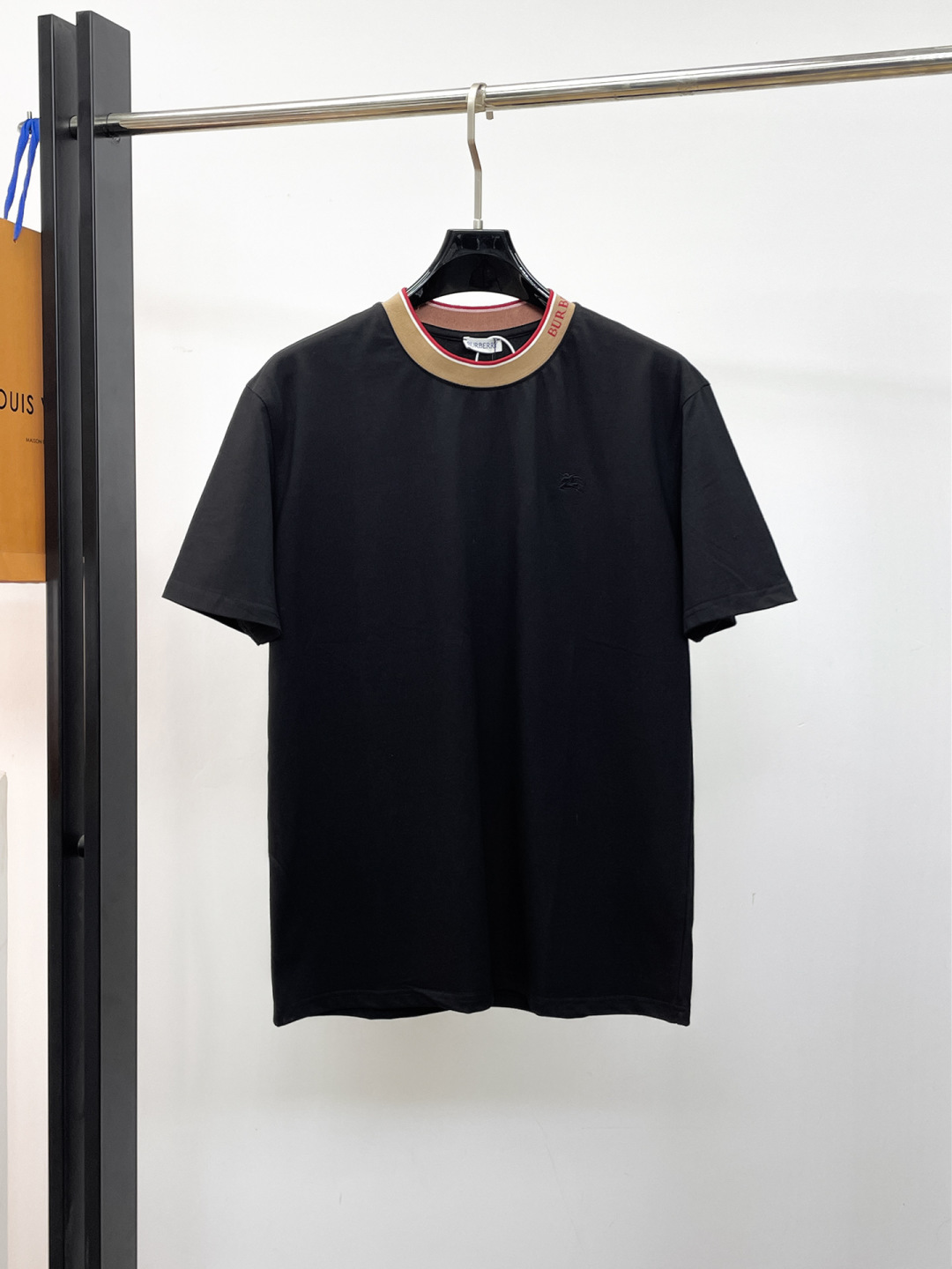人気急上昇新作 2026 バーバリー 新作 半袖Tシャツ コピー