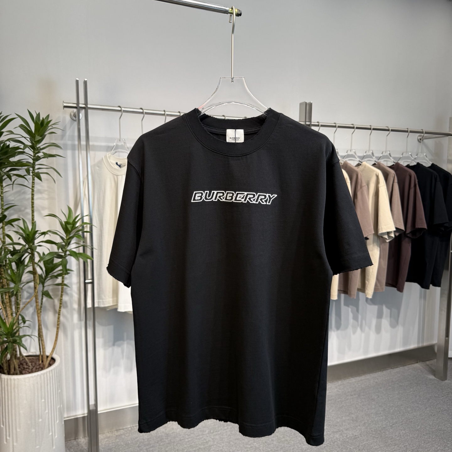 注目度抜群！2026 バーバリー 新作 半袖Tシャツ 偽物