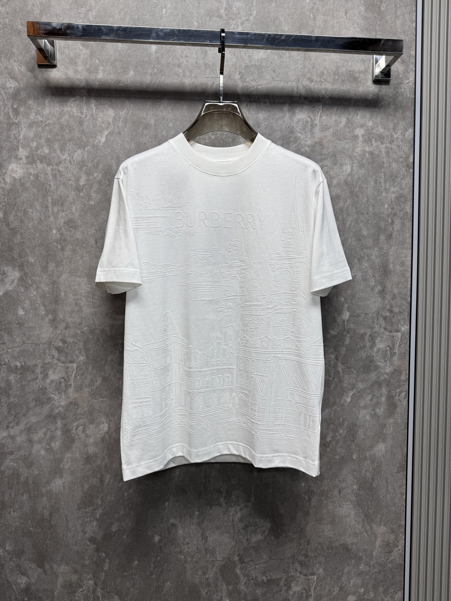 使い勝手良 2026 バーバリー 新作 半袖Tシャツ スーパーコピー