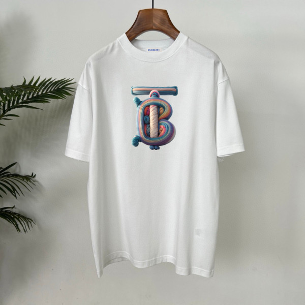 【即発】★ 2026 バーバリー 新作 半袖Tシャツ 偽物