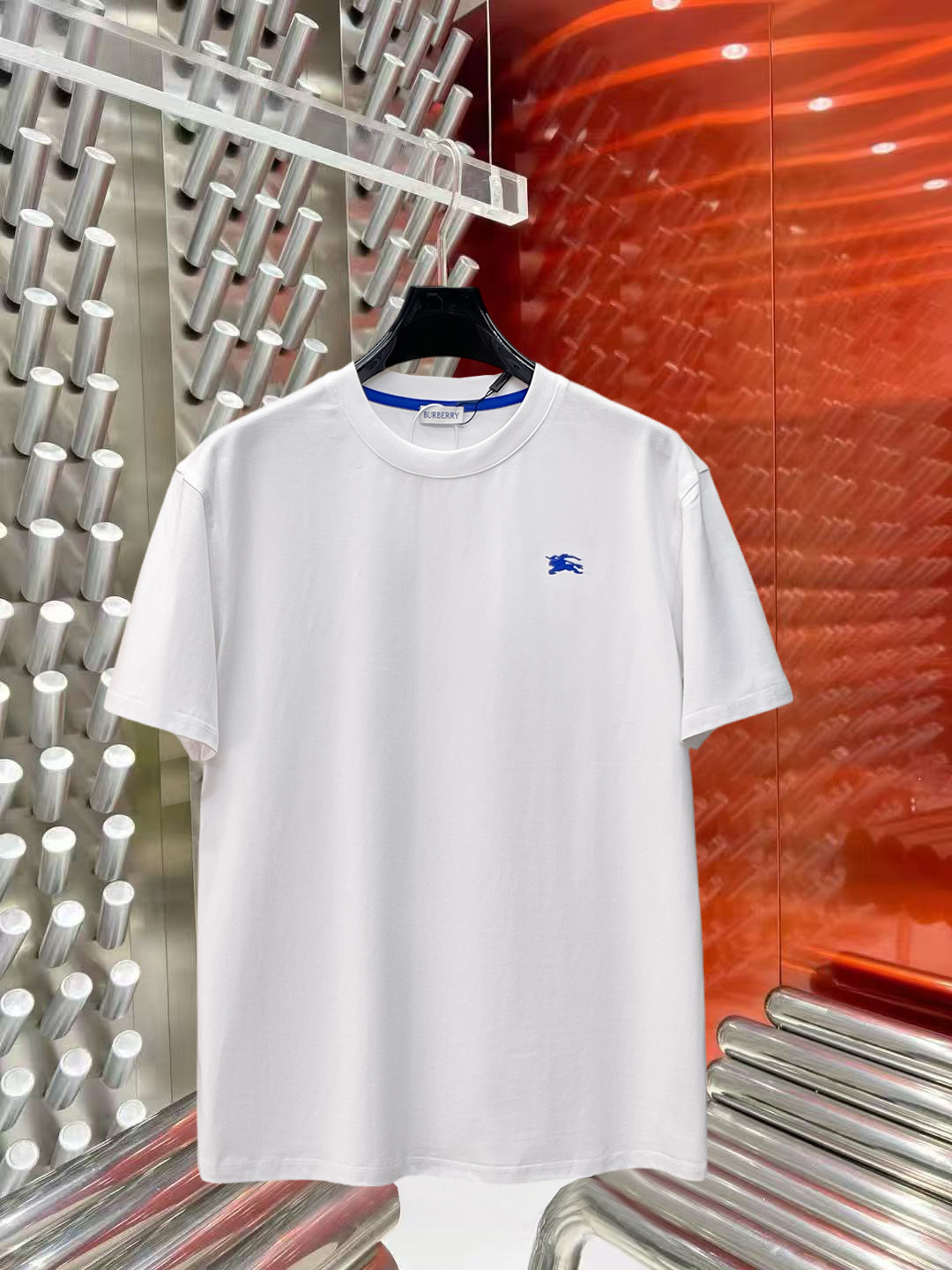新色登場☆ 2026 バーバリー 新作 半袖Tシャツ 偽物