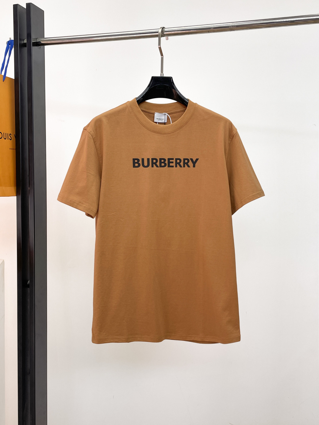 送料込 2026 バーバリー 新作 半袖Tシャツ コピー