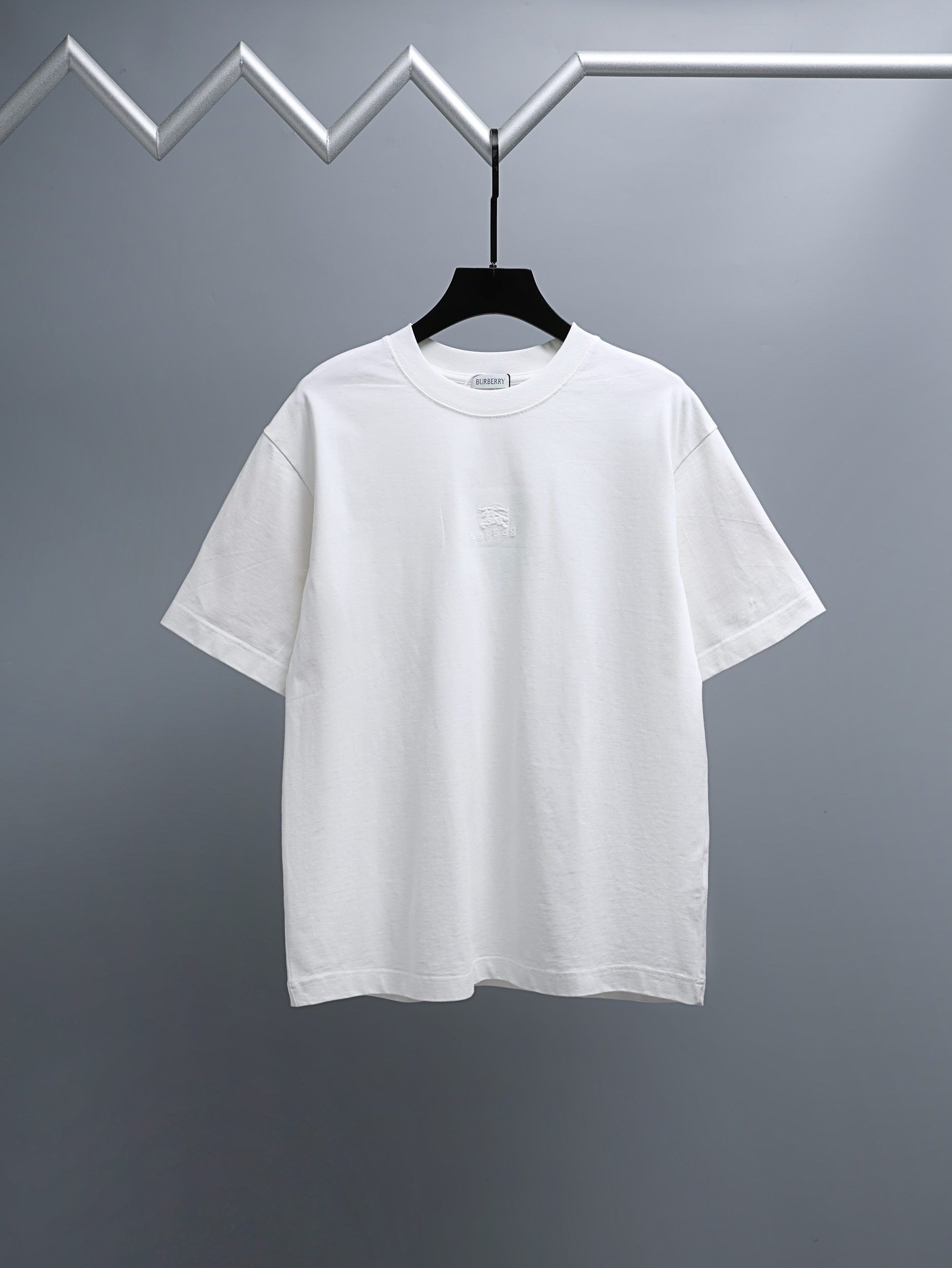 超希少！2026 バーバリー 新作 半袖Tシャツ コピー