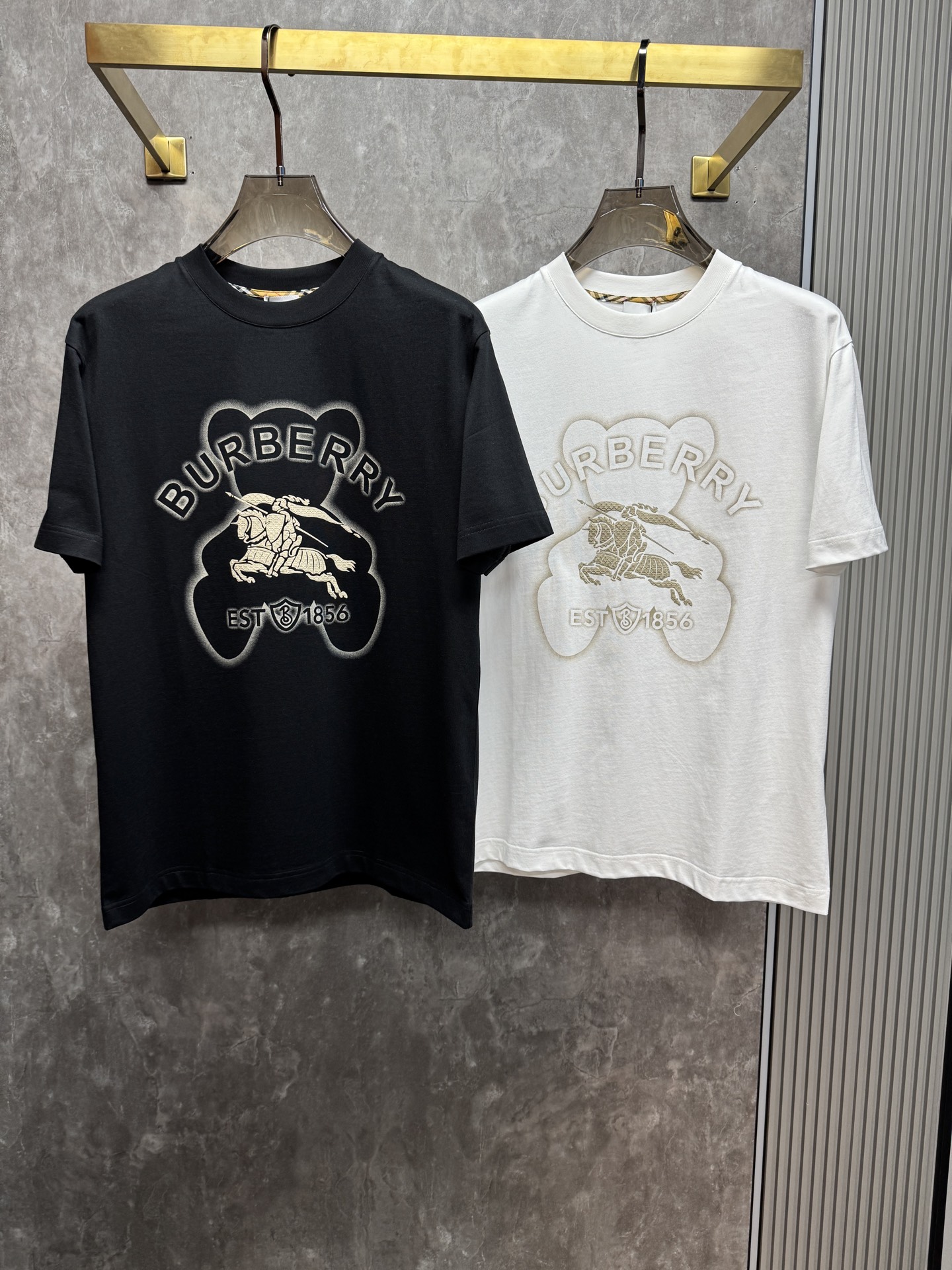 【即発】★ 2026 バーバリー 新作 半袖Tシャツ コピー 2色