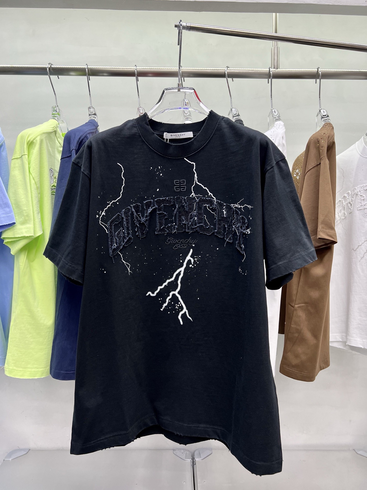 高品質 2026 ジバンシー 新作 半袖Tシャツ 偽物