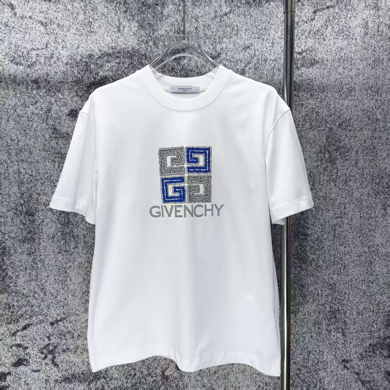 注目度抜群！ 2026 ジバンシー 新作 半袖Tシャツ コピー