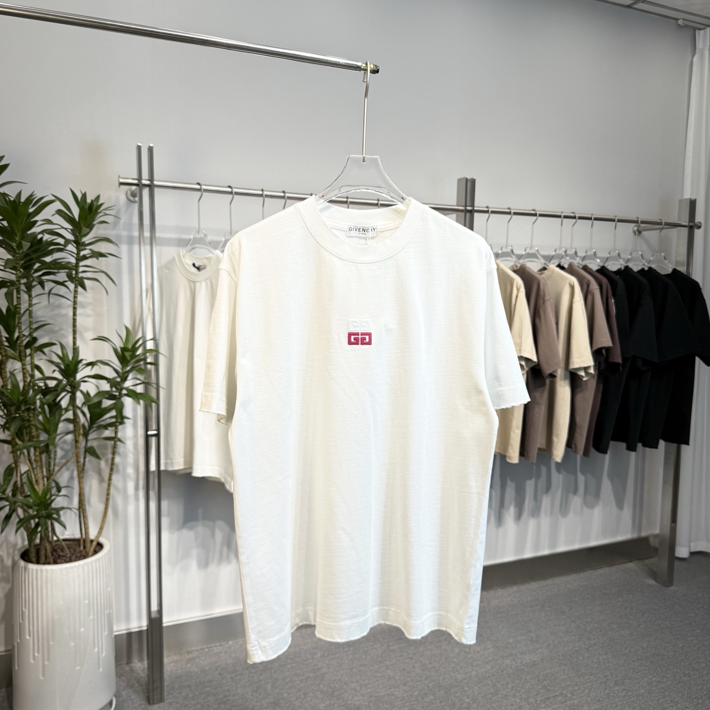 日本未入荷 2026 ジバンシー 新作 半袖Tシャツ スーパーコピー