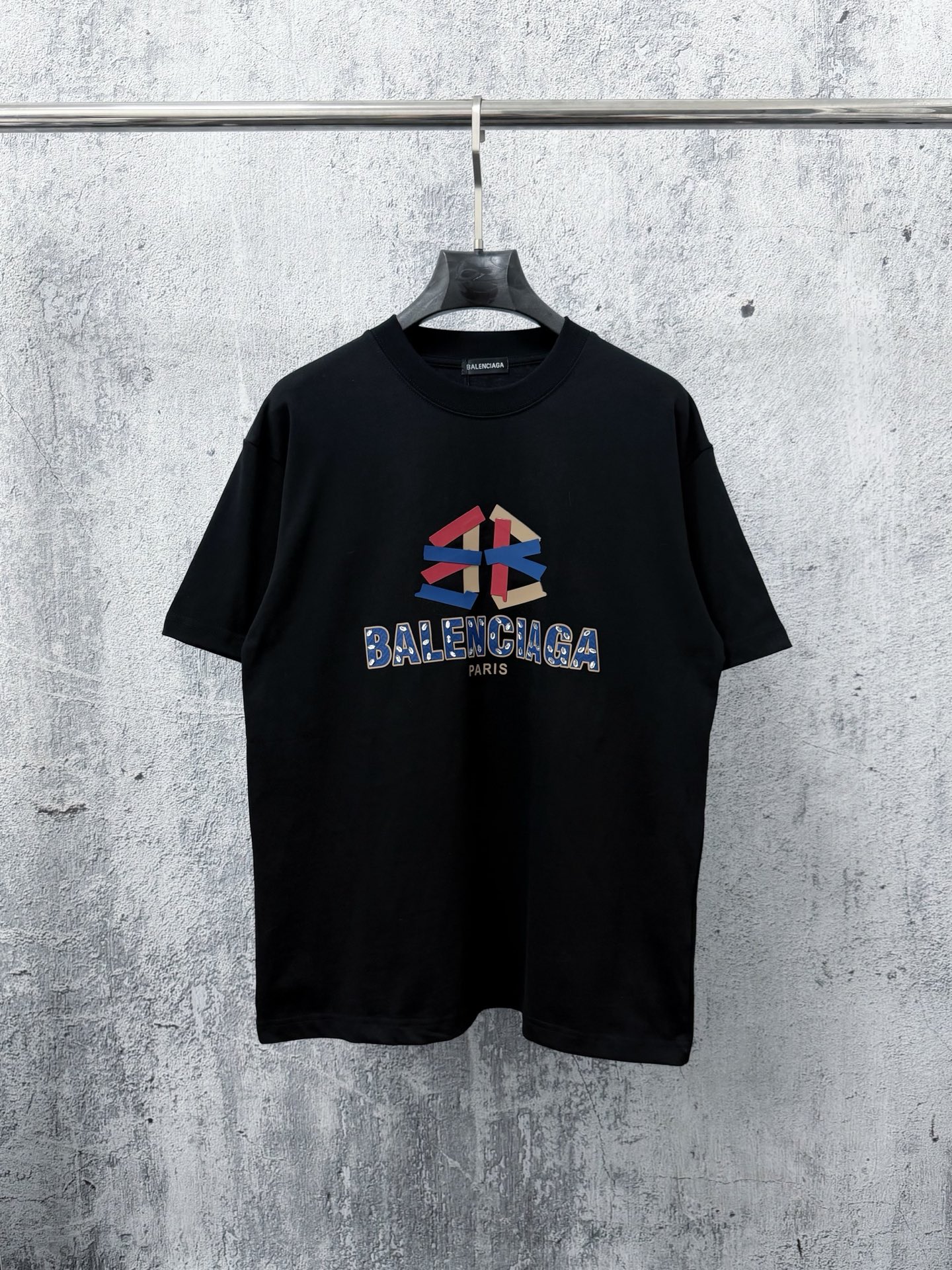使い勝手良 2026 バレンシアガ 新作 半袖Tシャツ 偽物