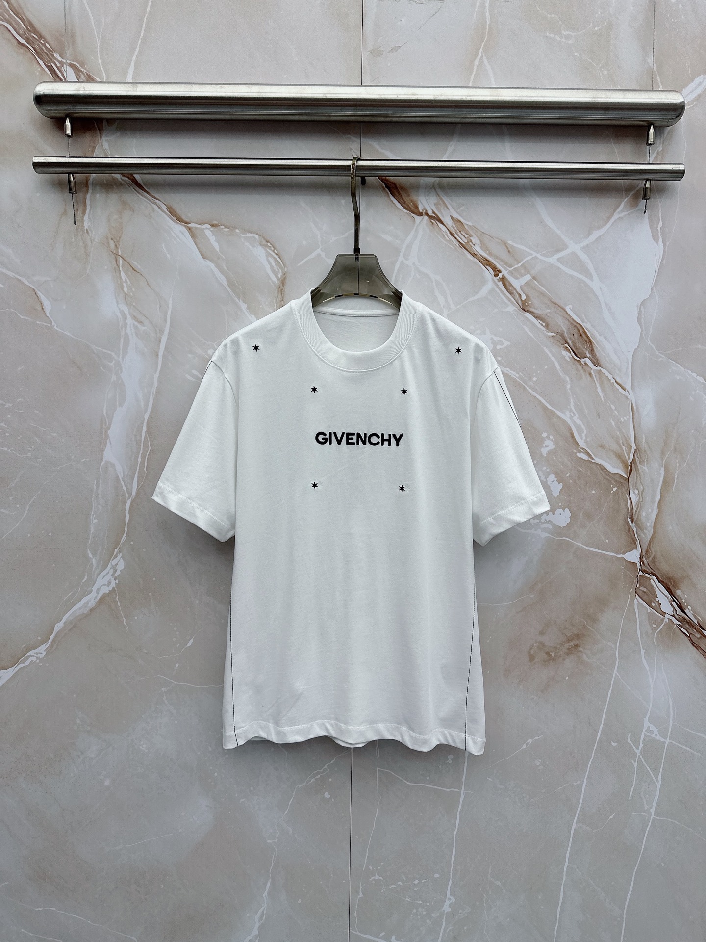 《人気★》  2026 ジバンシー 新作 半袖Tシャツ 偽物