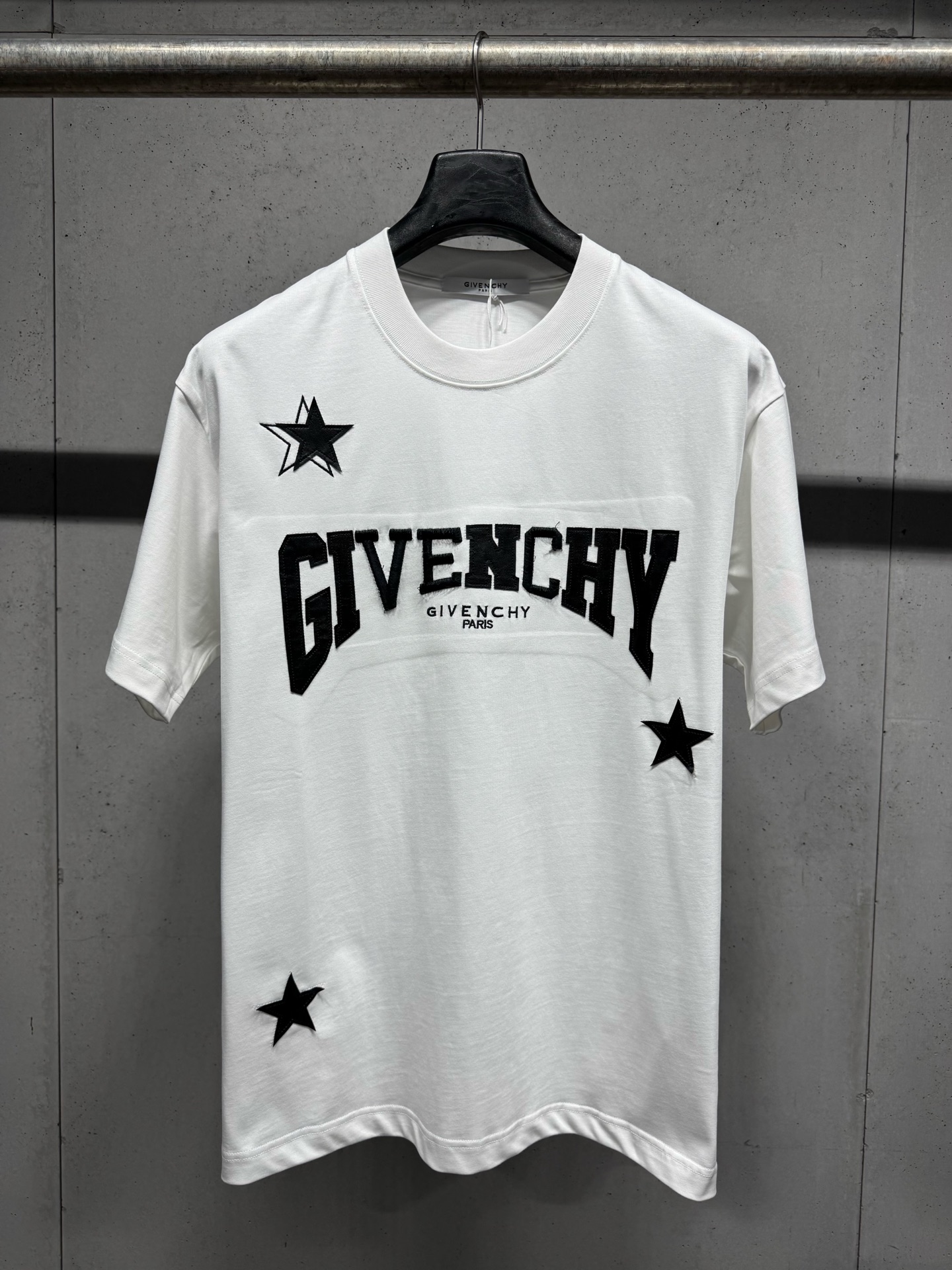 世界中で大人気♪ 2026 ジバンシー 新作 半袖Tシャツ スーパーコピー
