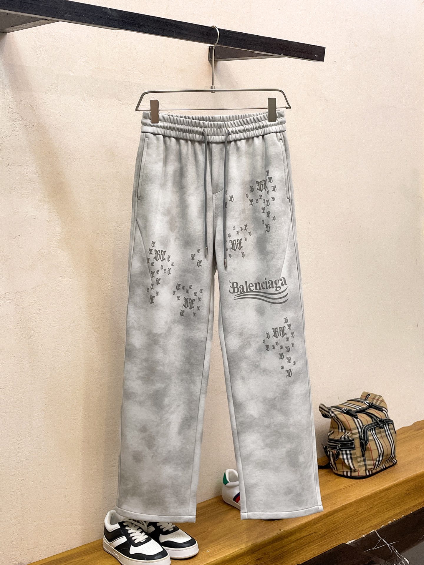 完売必至 2026 バレンシアガ 新作 カジュアルパンツ コピー