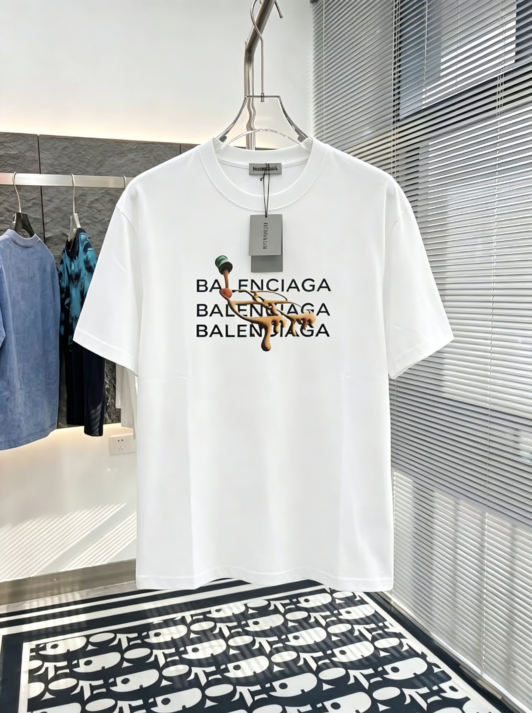 【即発】★ 2026 バレンシアガ 新作 半袖Tシャツ 偽物