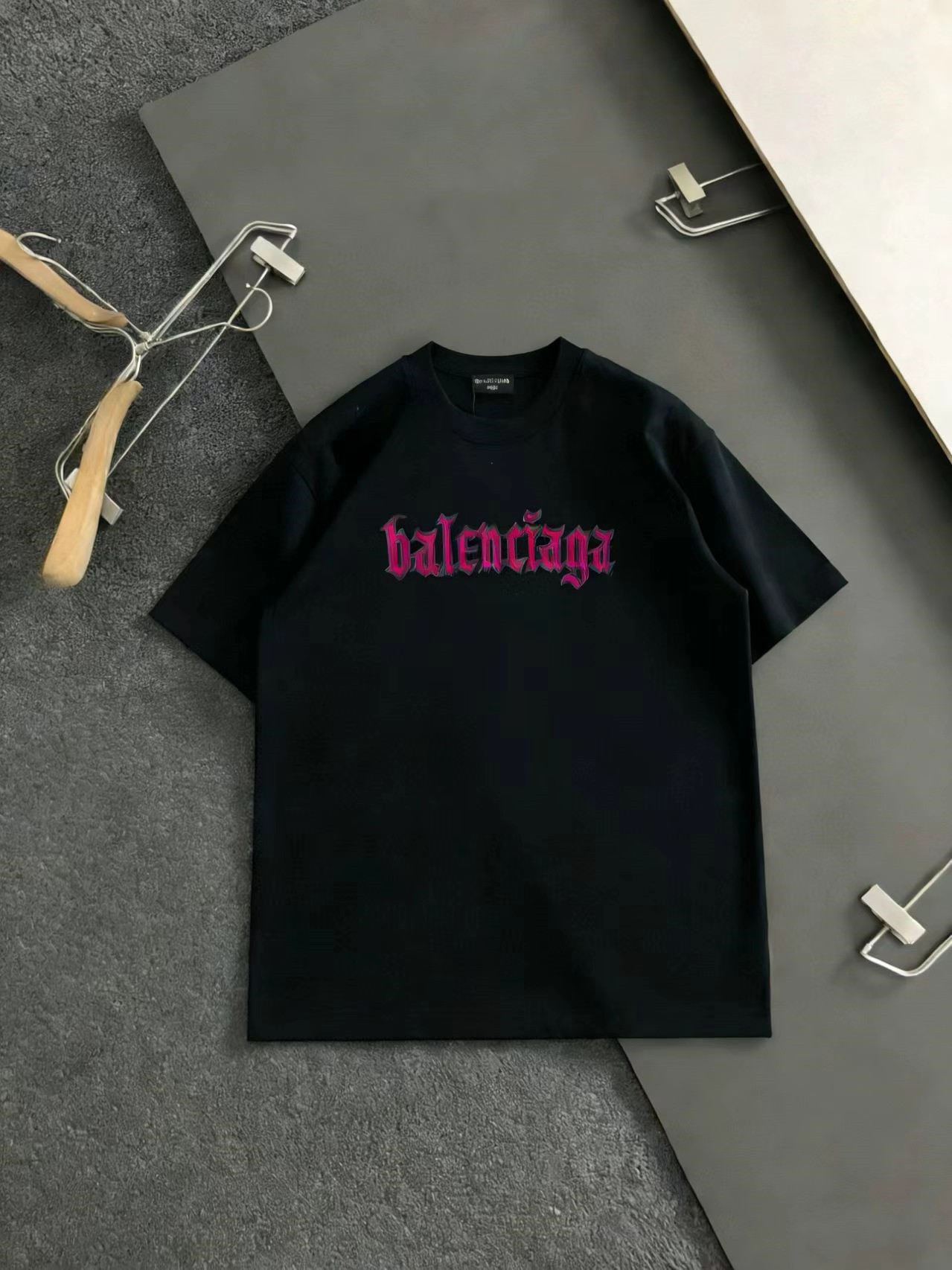 最安値挑戦 2026 バレンシアガ 新作 半袖Tシャツ スーパーコピー 2色
