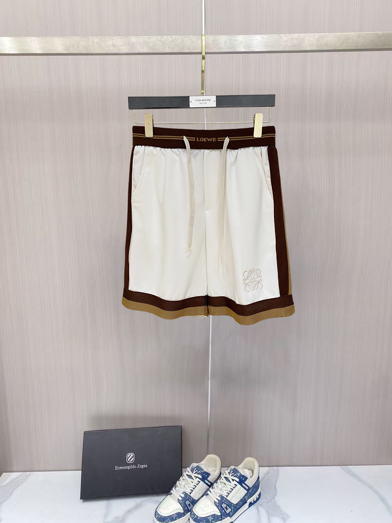 使い勝手良 2026 ロエベ 新作 ショートパンツ 偽物