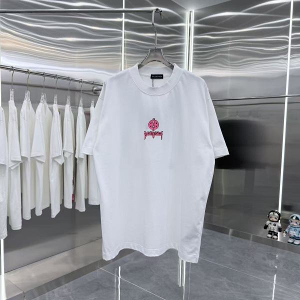 完売必至 ★ 2026 バレンシアガ 新作 半袖Tシャツ 偽物