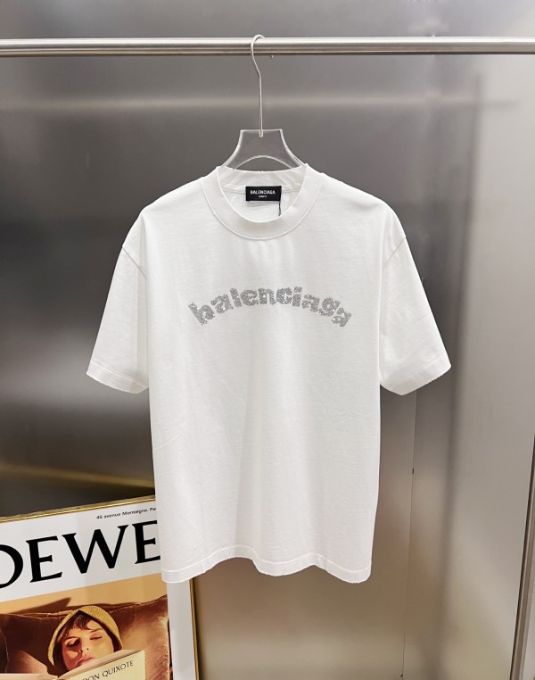 ☆超人気☆ 2026 バレンシアガ 新作 半袖Tシャツ 偽物
