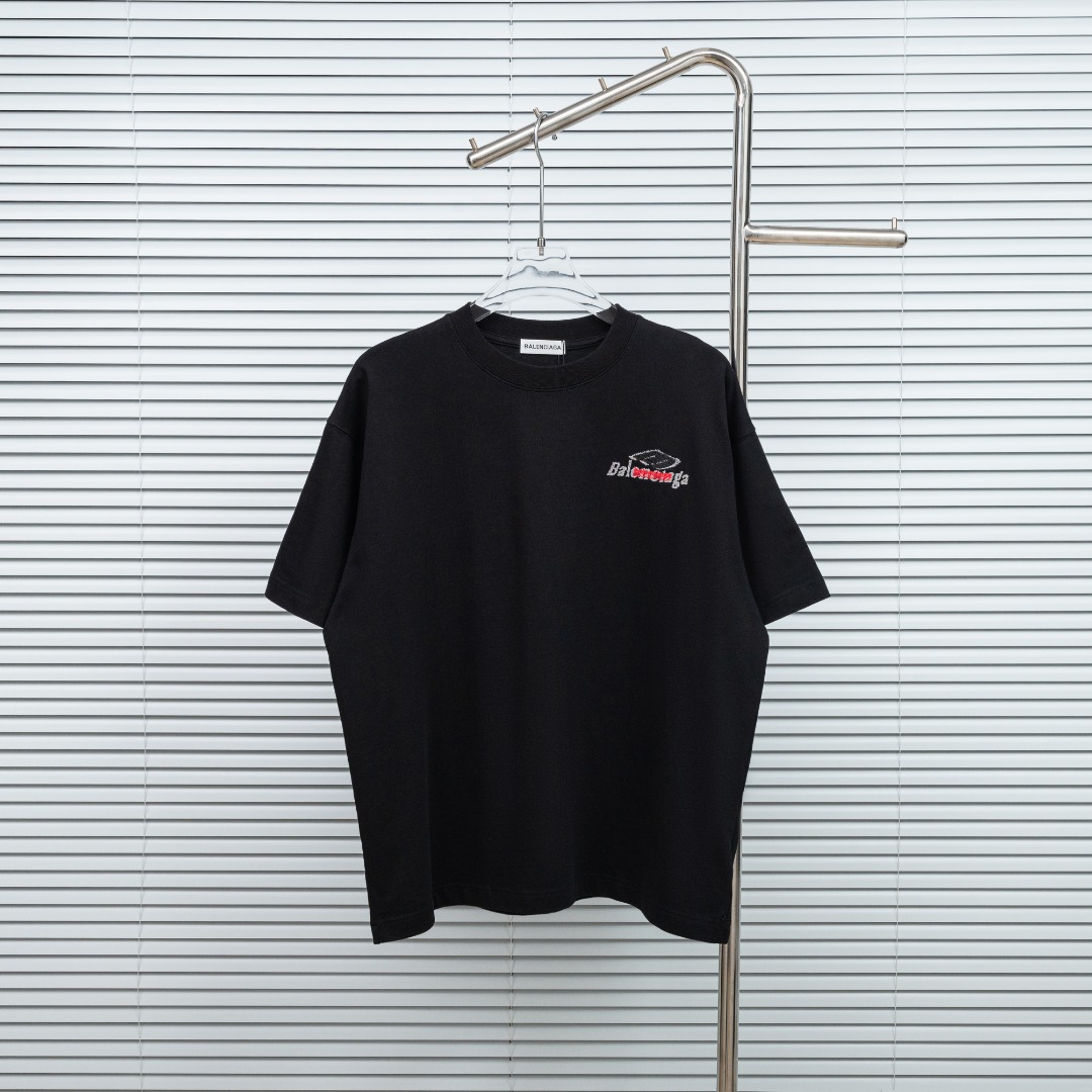 完売必至  2026 バレンシアガ 新作 半袖Tシャツ スーパーコピー